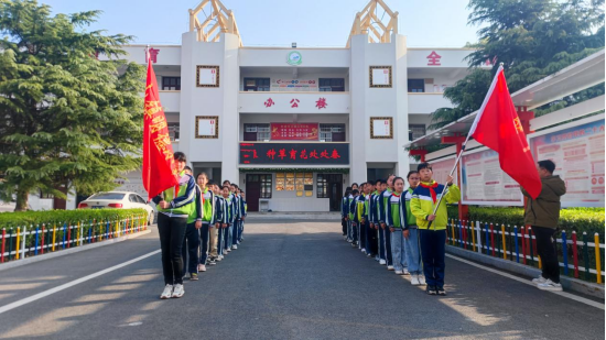 清明祭英烈传承民族魂庐江县白山镇明德小学开展清明祭扫活动