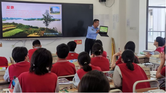 多样性之美——界首一中举行生物多样性保护公益讲座_新浪安徽_新浪网