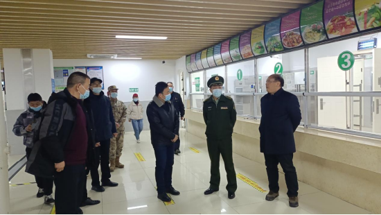 党支部书记,校长李云向检查组介绍了学校基本情况,并