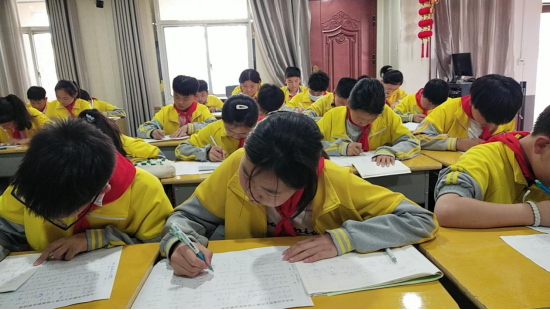 灵璧县东关学小学举行小学数学速算比赛