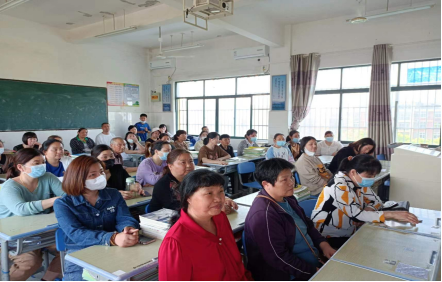 庐江县白山镇初级中学召开预防溺水中学生心理健康专题教育家长会