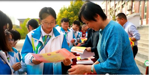 激发生命能量绽放精彩人生利辛二中举行励志报告会