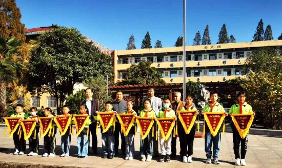 肥东县撮镇学区中心学校举行文明班队颁奖仪式