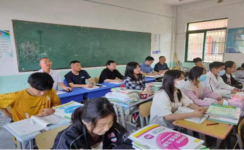 庐江县罗河镇店桥初级中学:"一线为民"办实事 "推门听课"促发展_新浪