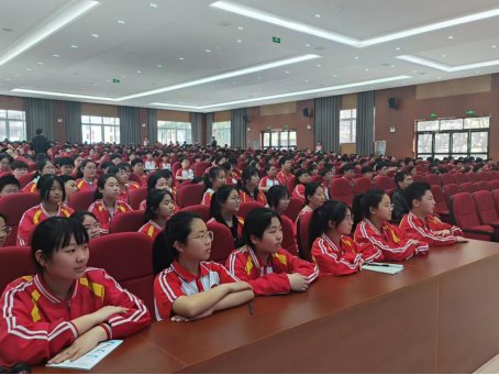 精彩连连生新意智心双修共芳芬亳州十九中举行数学学法指导专题讲座