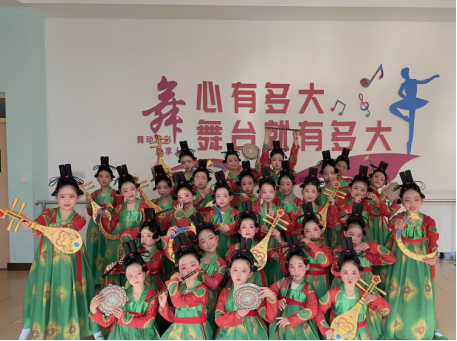 追逐梦想舞动末来亳州市第一小学追梦舞蹈社团