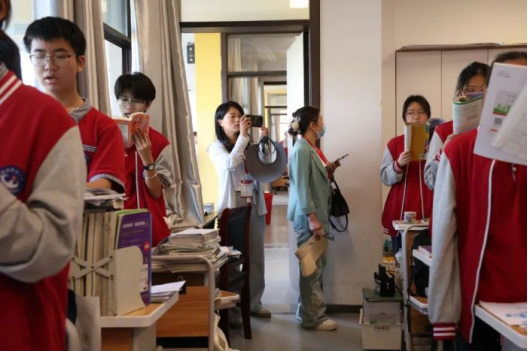 界首一中举办家长开放日活动