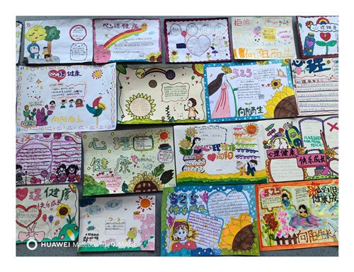 开展三,四年级心理手抄报制作活动,鼓励学生了解心理健康日及心理健康