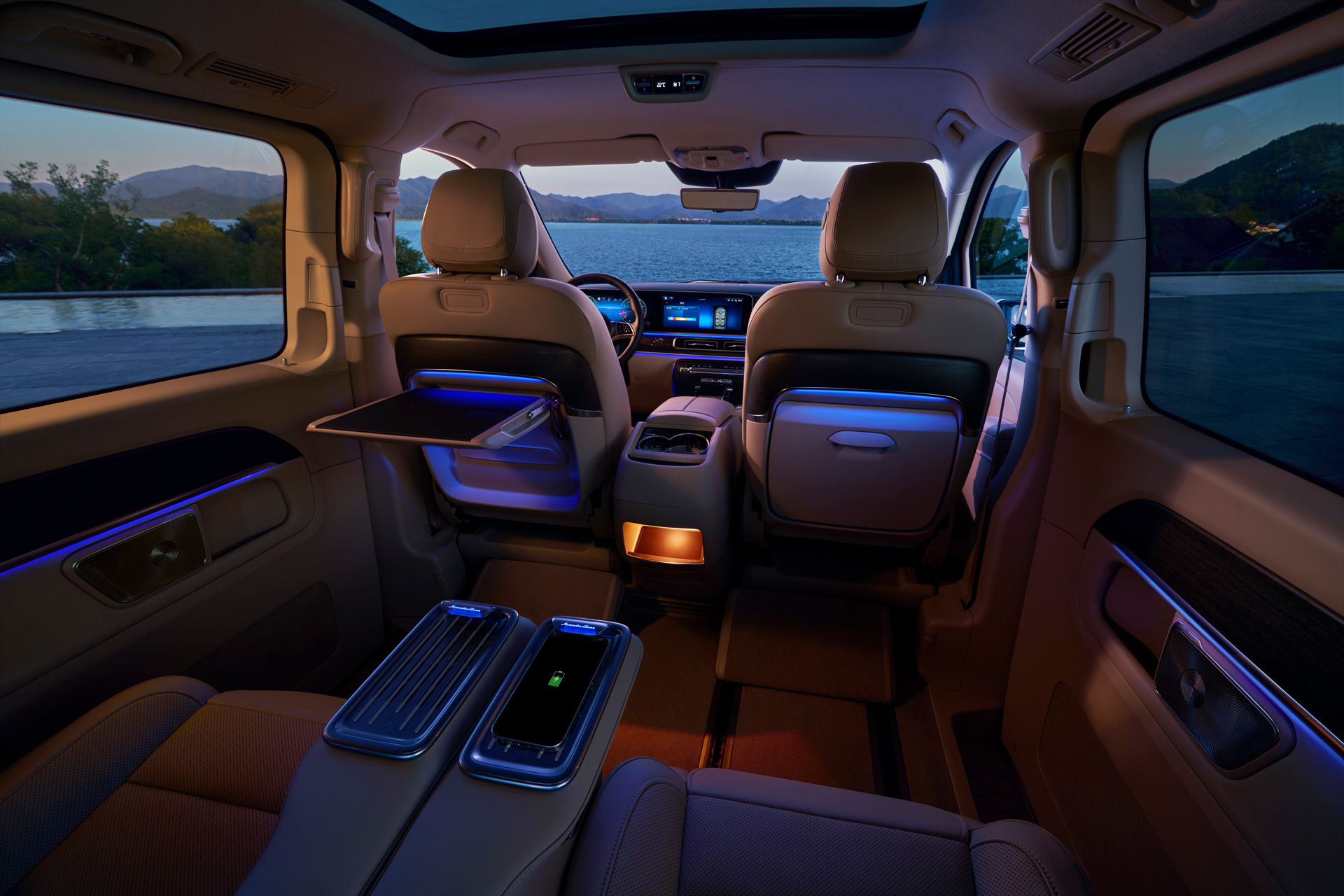 新一代奔驰V级MPV上市 售价49.68万起