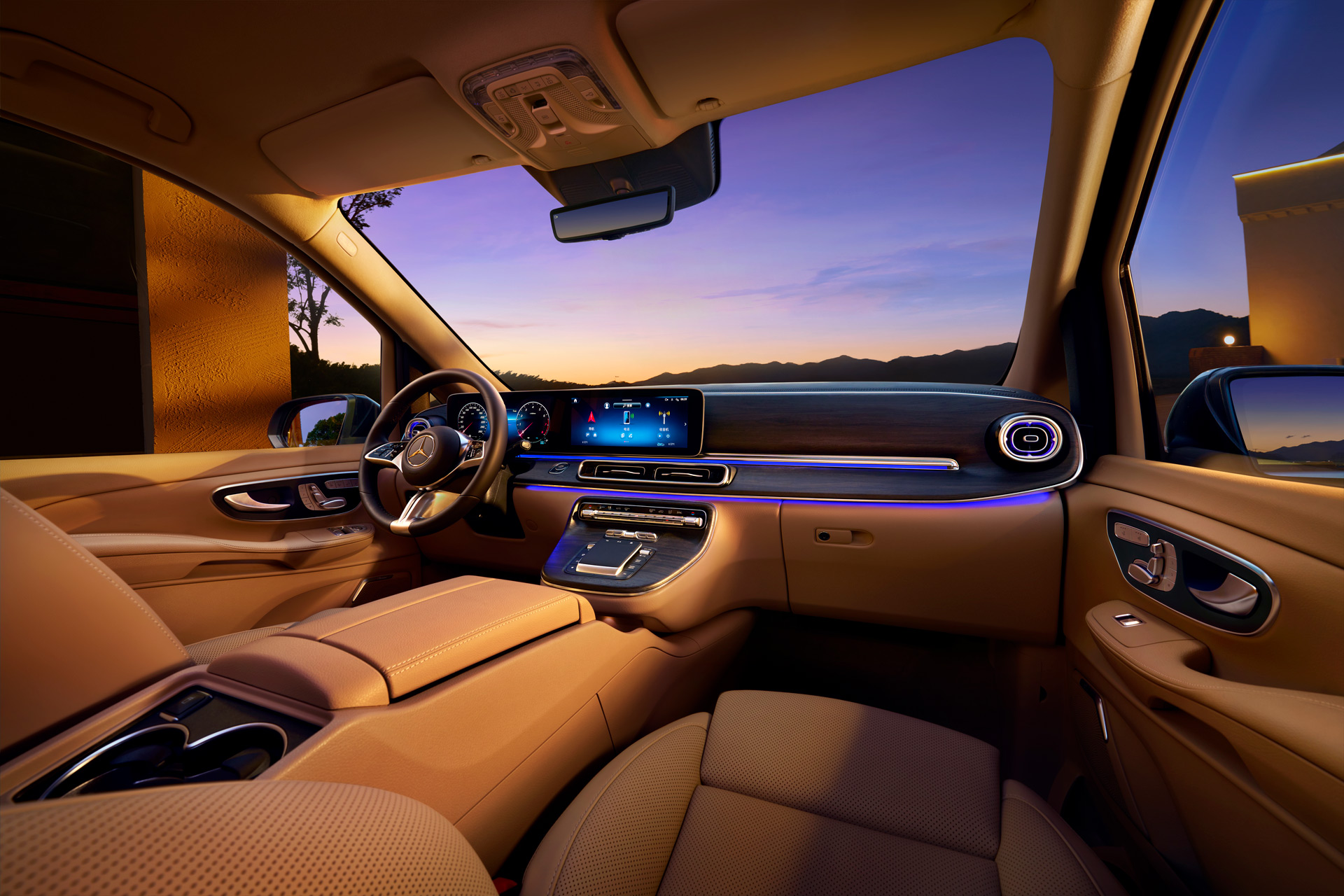 新一代奔驰V级MPV上市 售价49.68万起