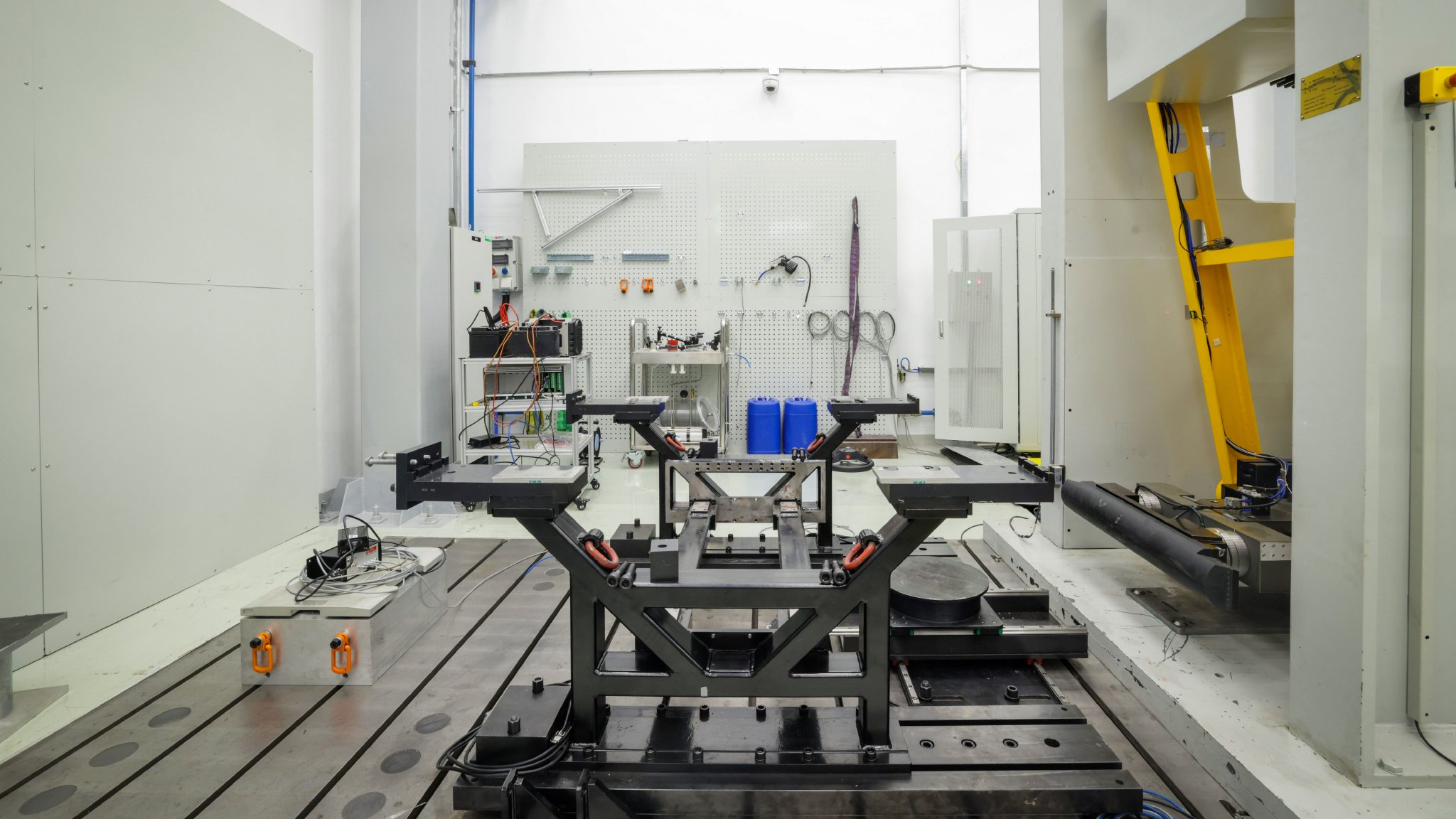 Chassis lateral impact test bench