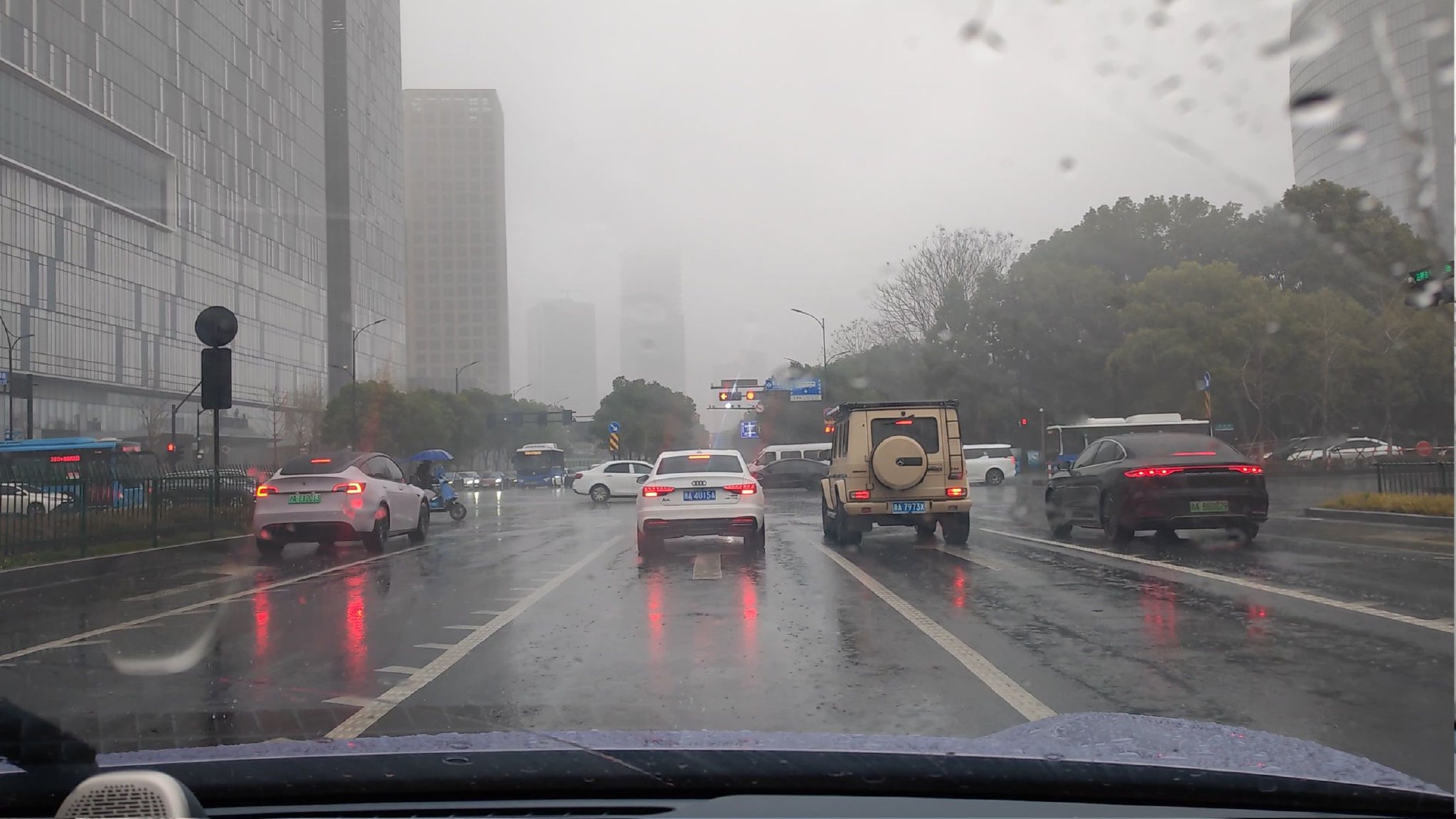 识别红绿灯 并缓慢刹停