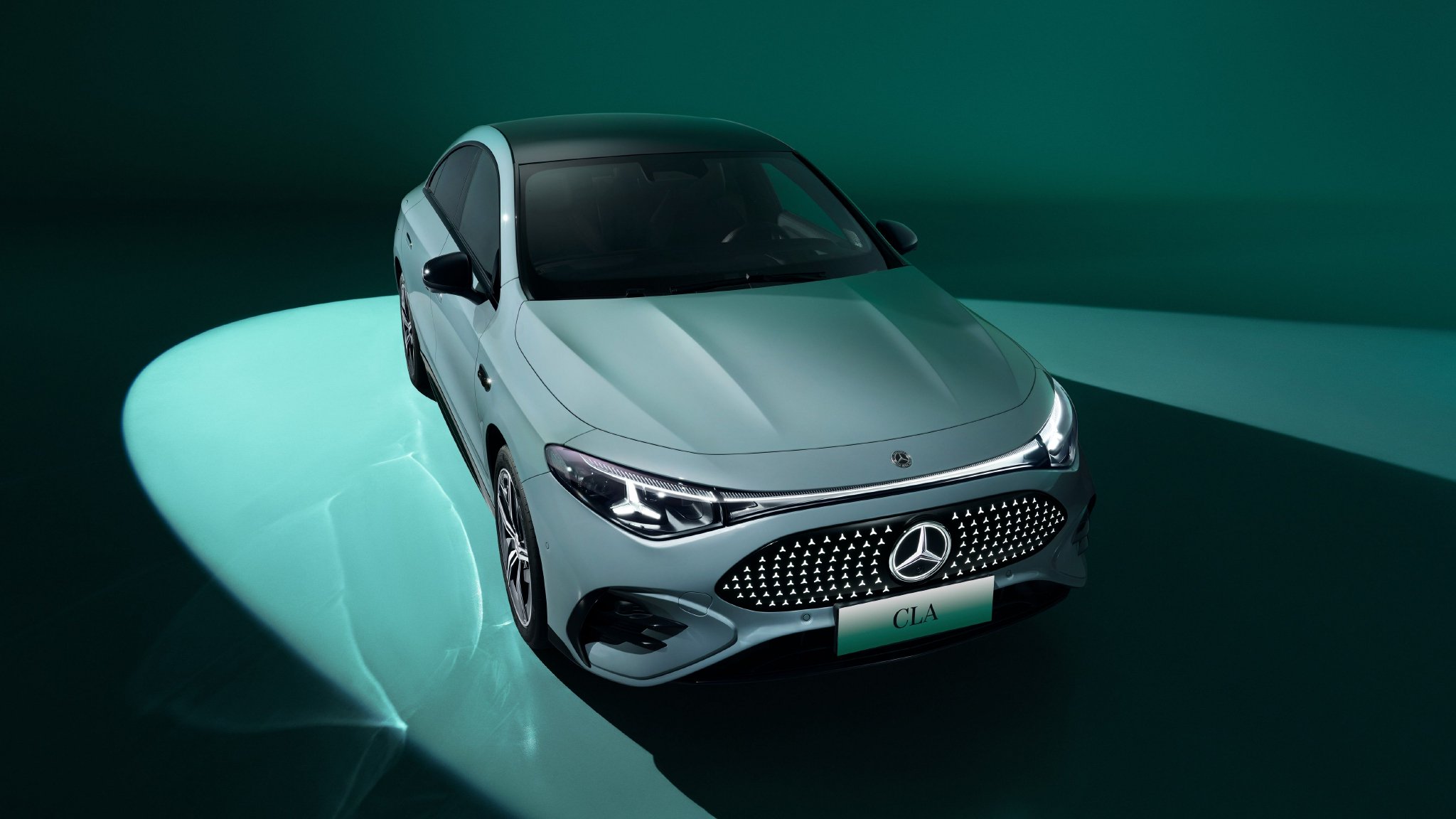 奔驰与Momenta联合研发智能辅助驾驶 首车CLA今秋上市