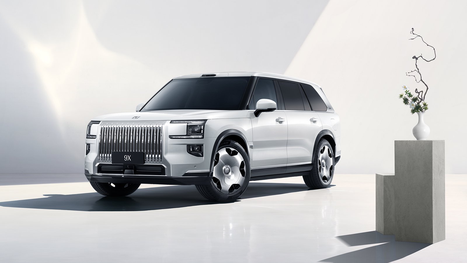 2025成都车展：极氪9X预售47.99-56.99万元