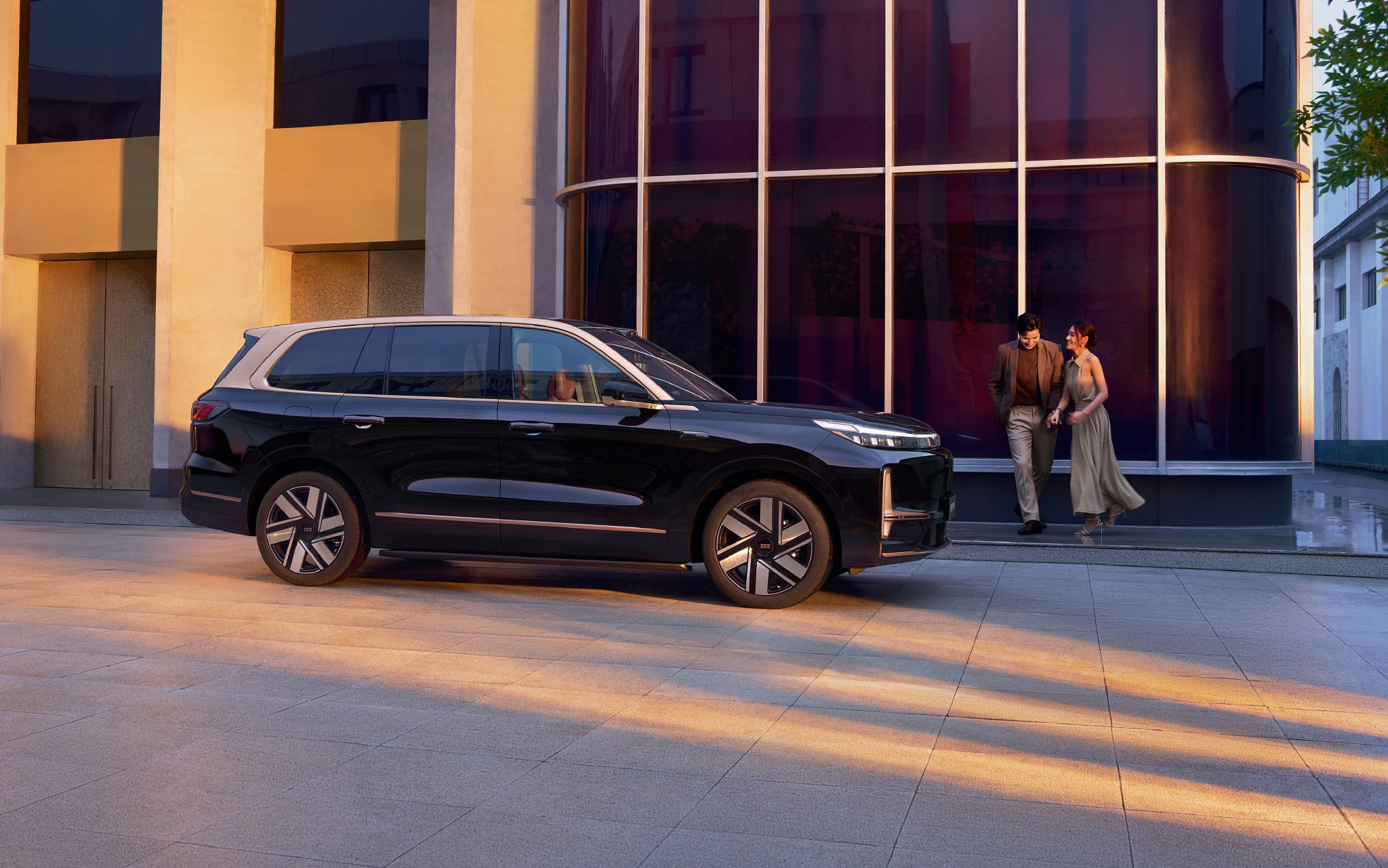 吉利银河M9黑金智曜版上市 限时先享价25.98万元