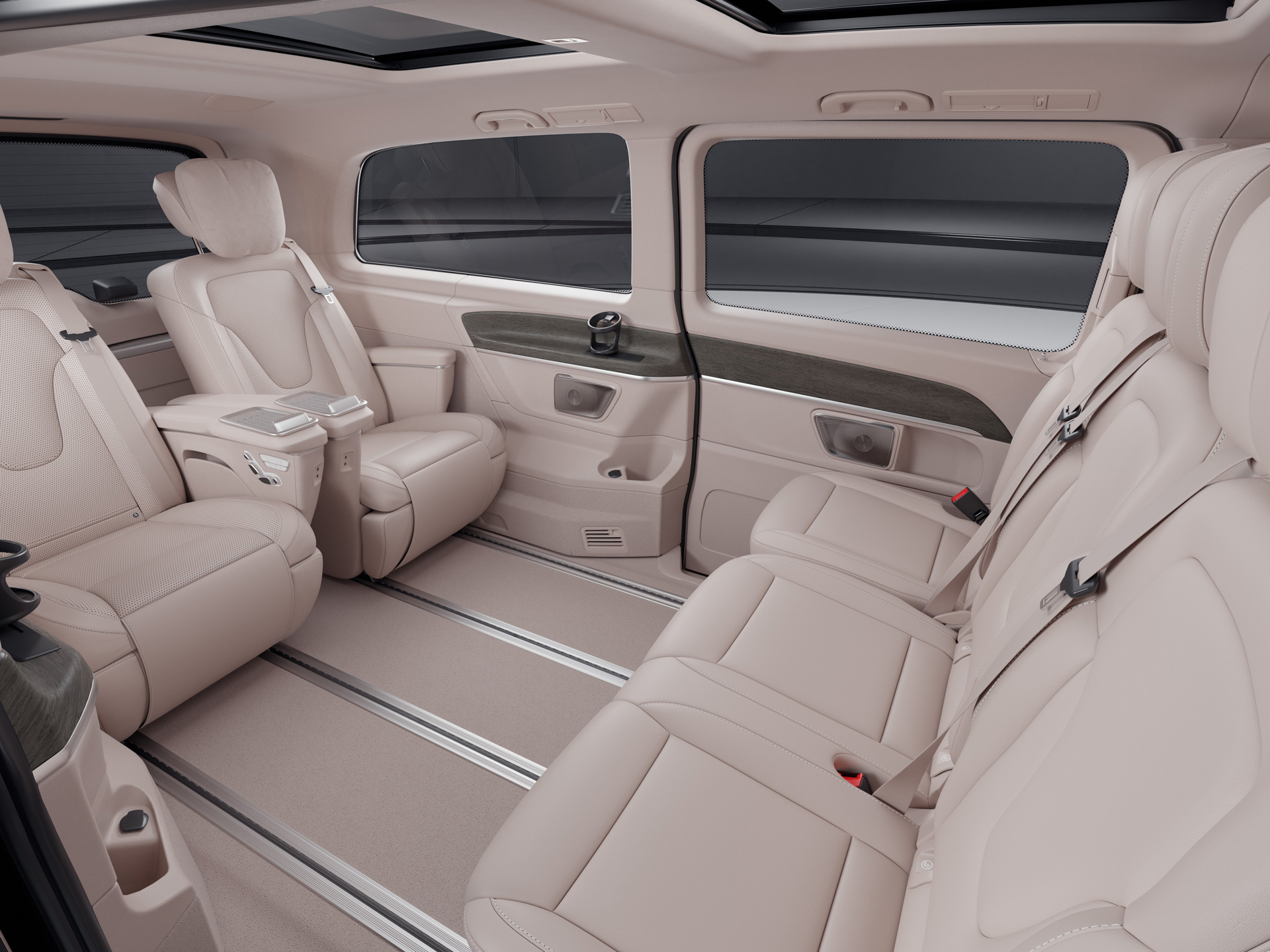 新一代奔驰V级MPV上市 售价49.68万起