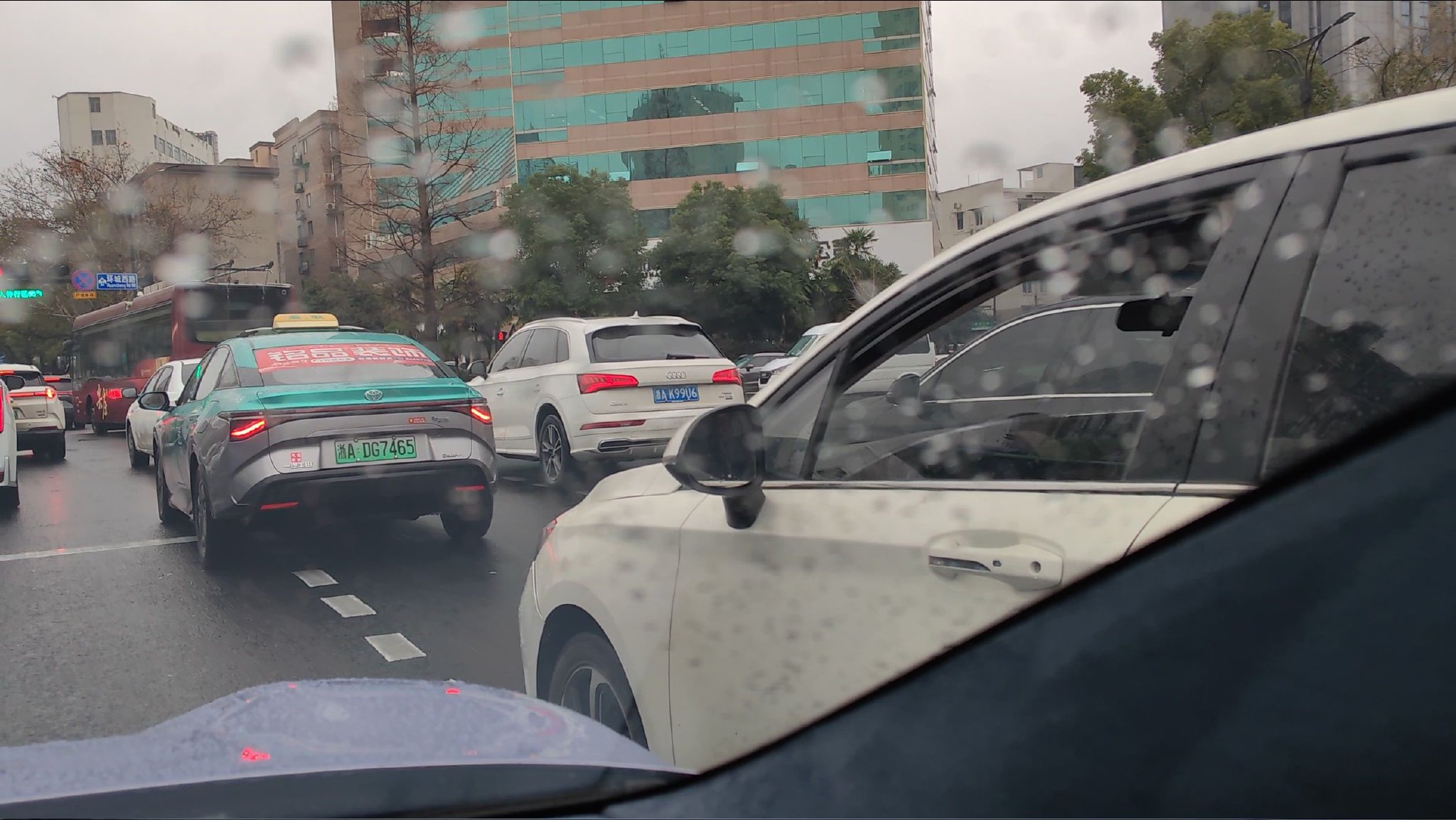 多车博弈时，比较激进