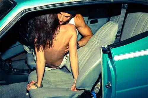 没什么不好意思 车震那点事就该这么玩 