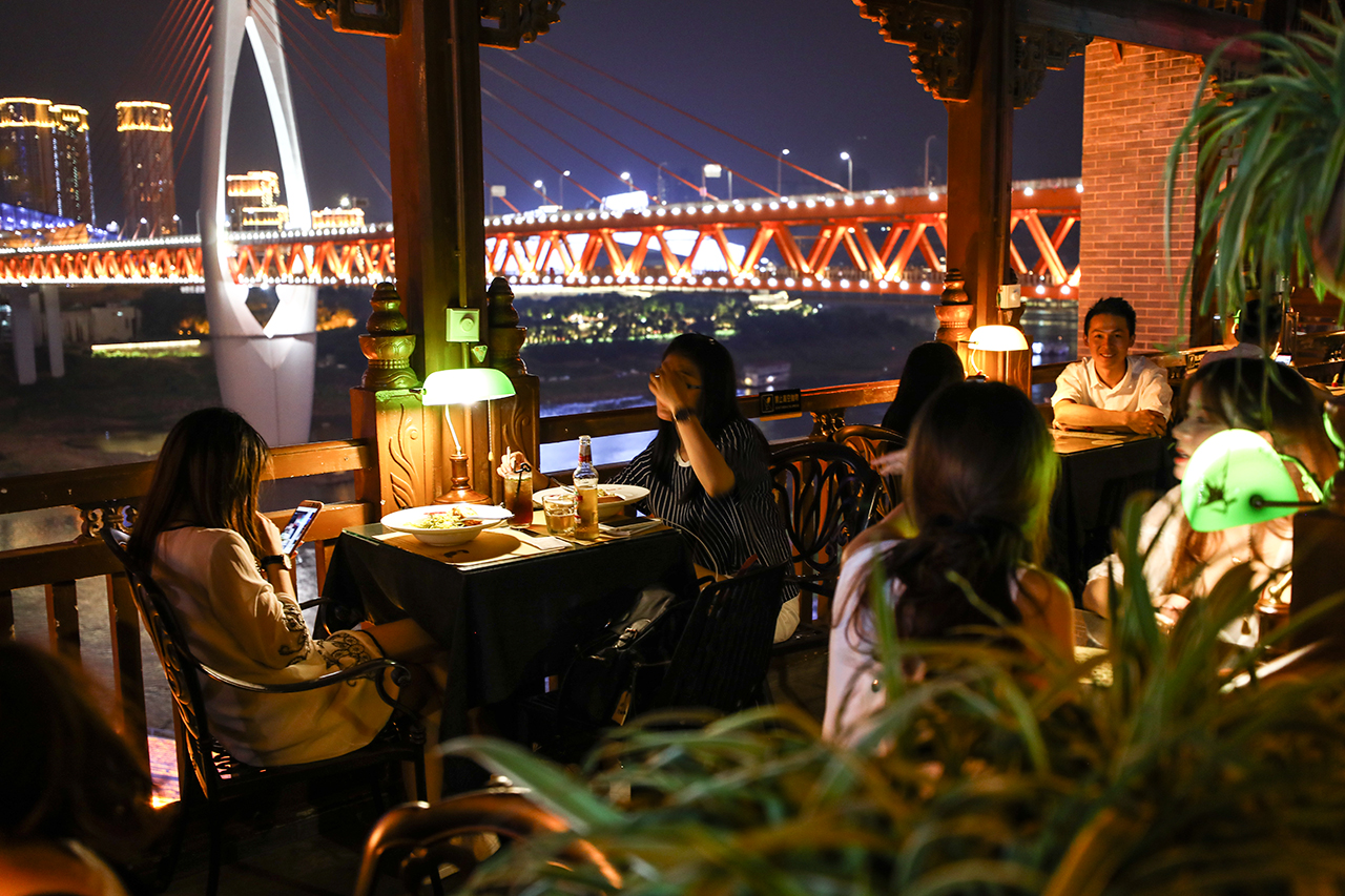 重庆车展游记：美女面前不要鸳鸯锅