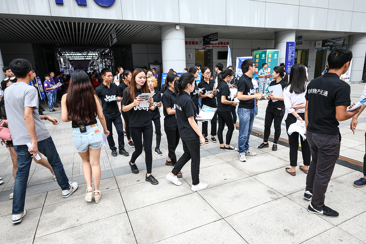 重庆车展游记：美女面前不要鸳鸯锅