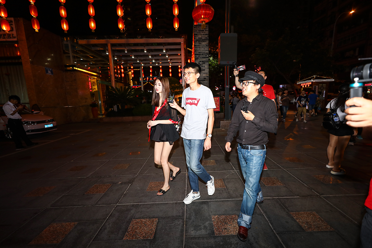 重庆车展游记：美女面前不要鸳鸯锅