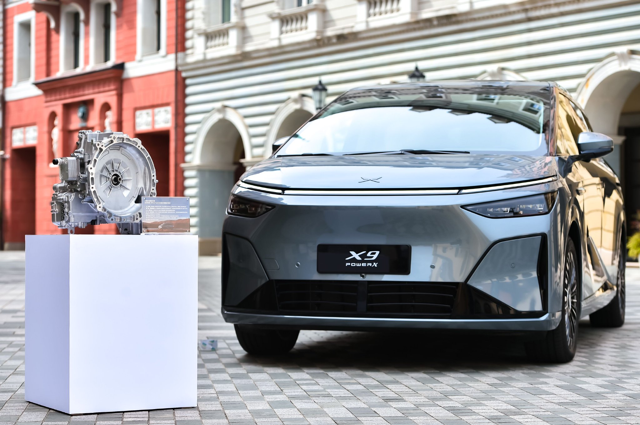 小鹏X9超级增程全球首发华为DriveONE下一代增程发电机
