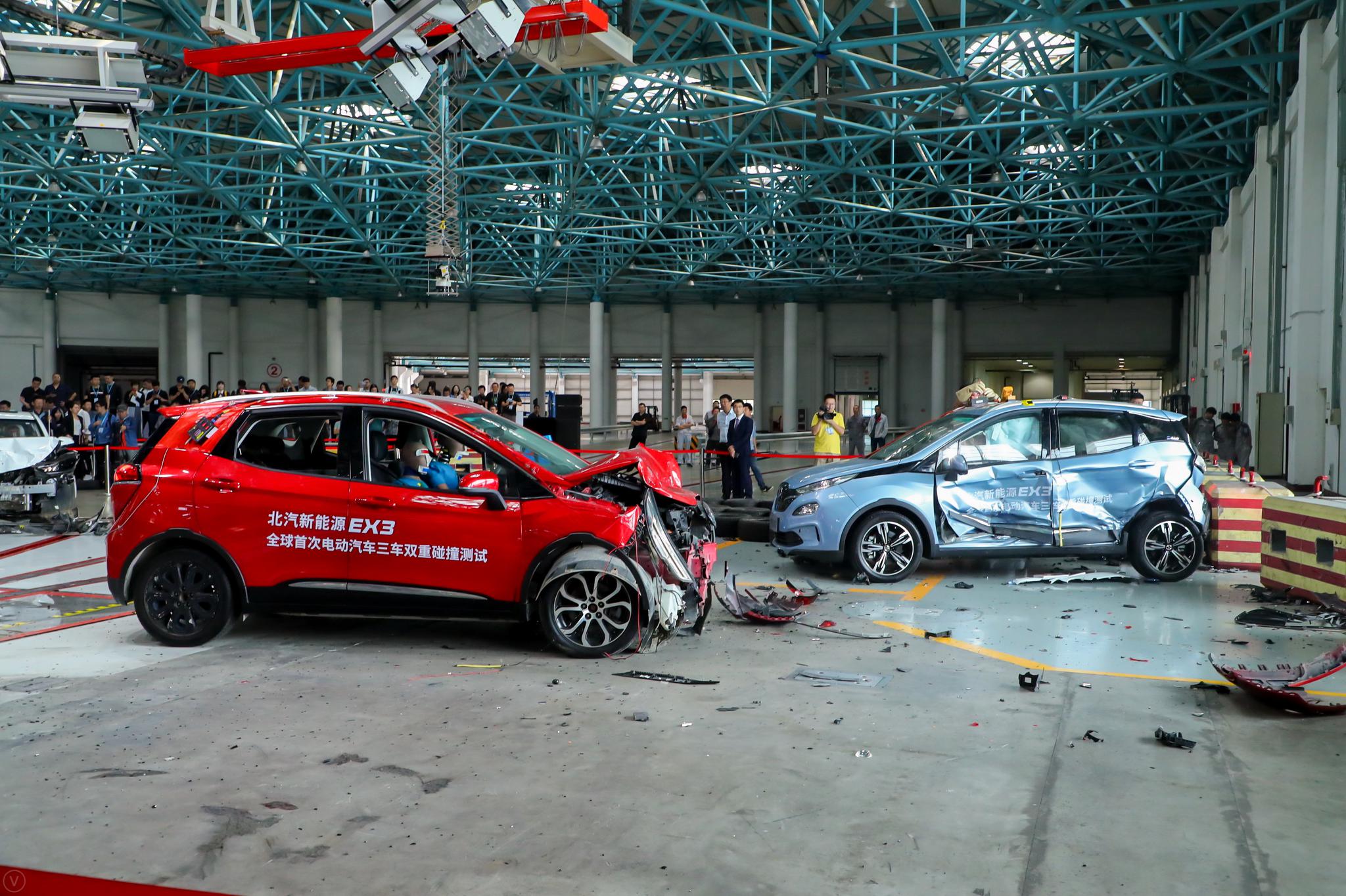 侧面碰撞成绩满分 EX3三车双重碰撞测试