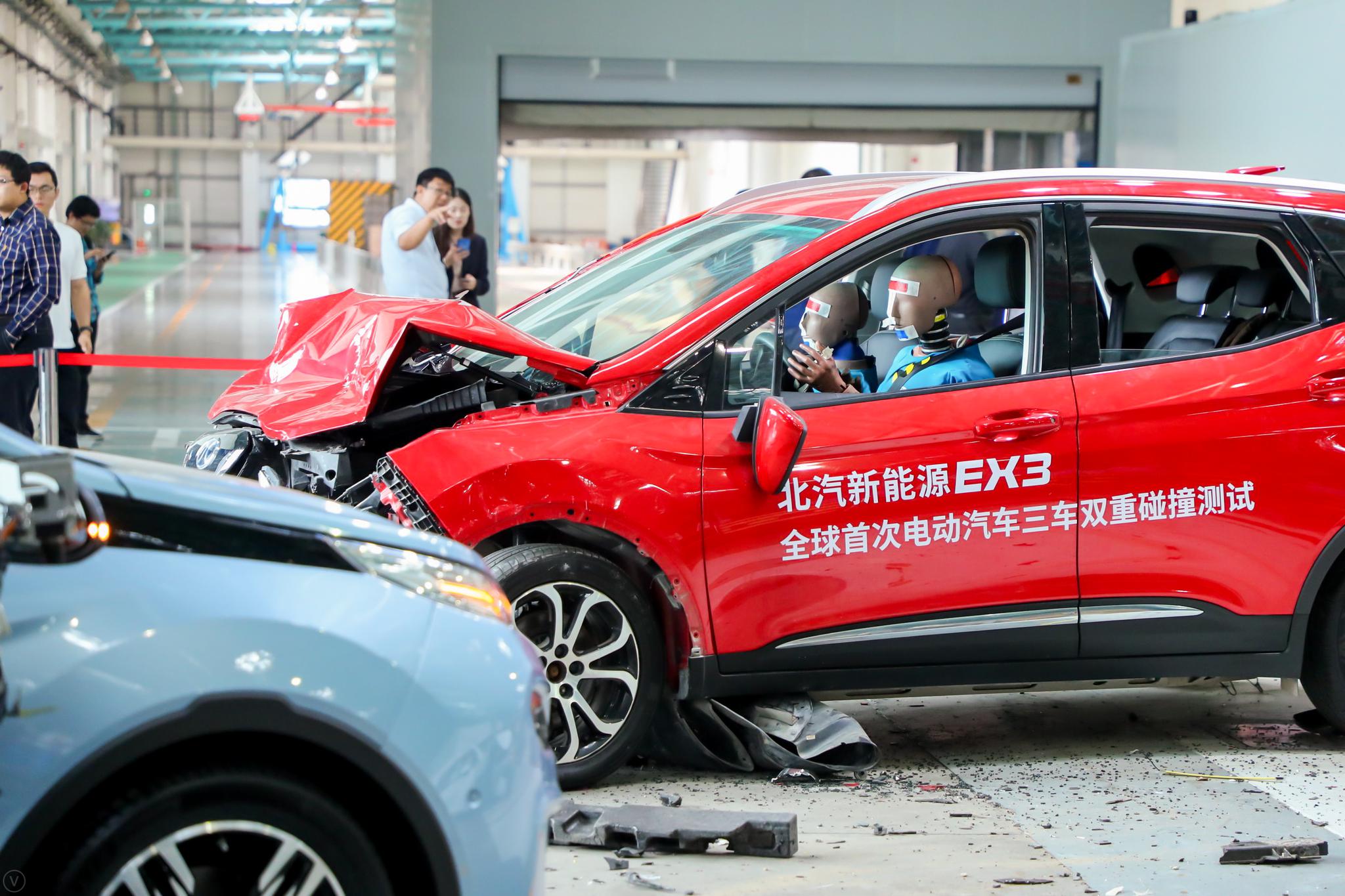 侧面碰撞成绩满分 EX3三车双重碰撞测试