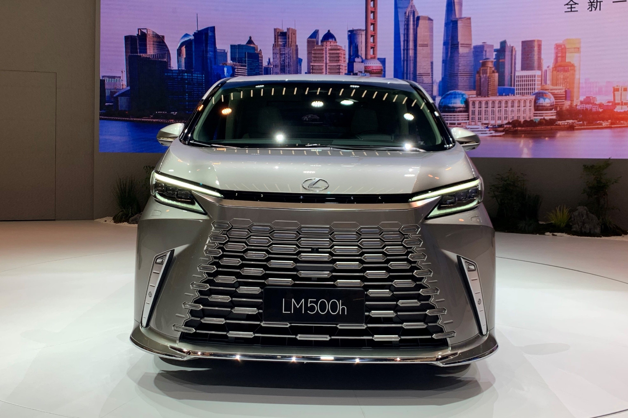 2023上海车展：全新雷克萨斯LM亮相
