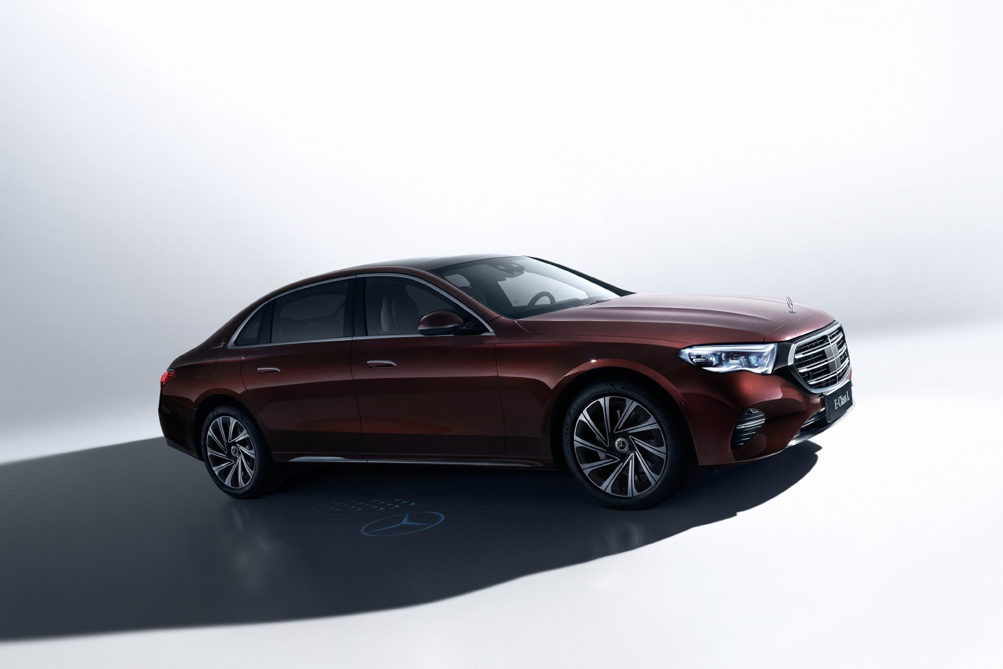 全新奔驰长轴距E级