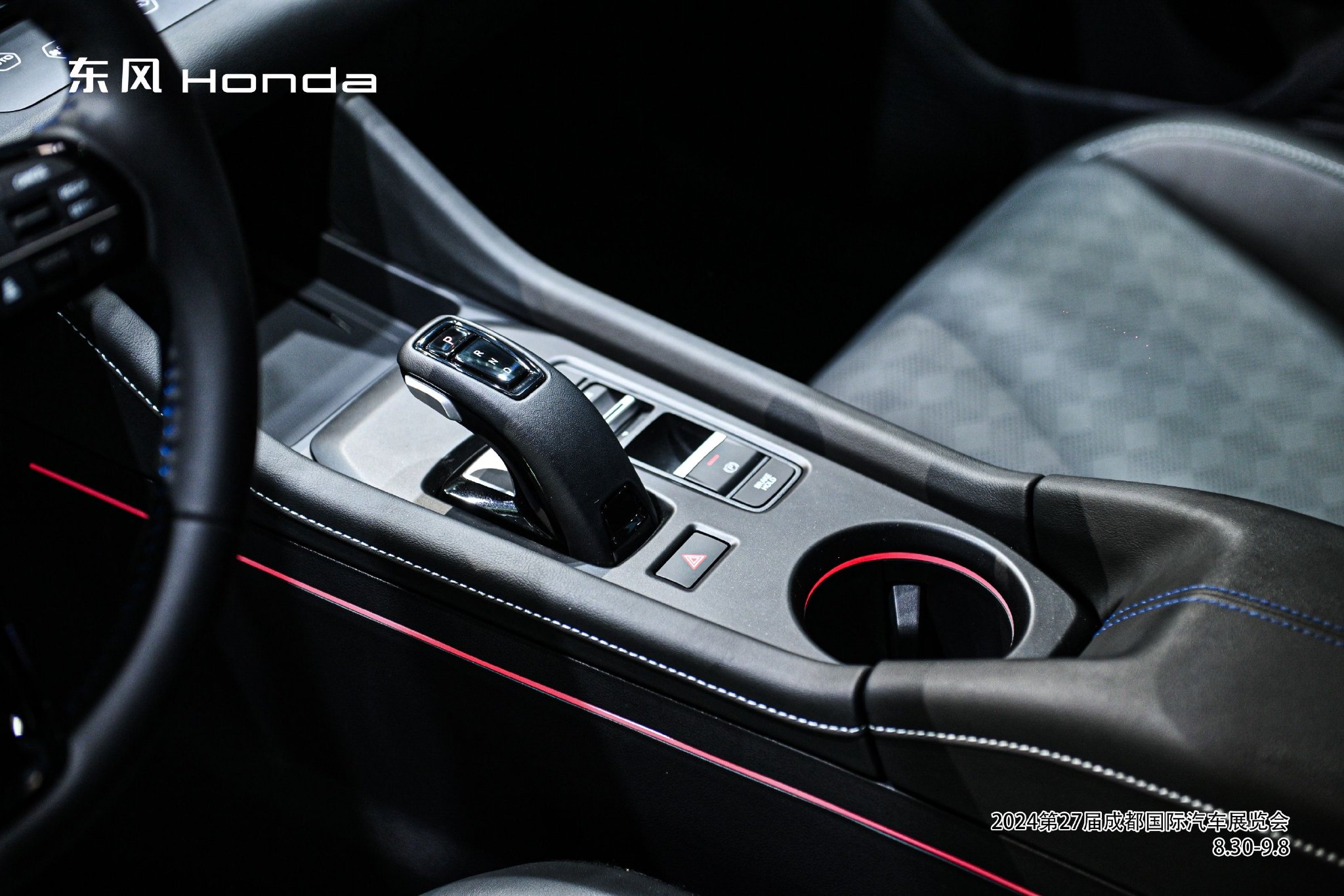 2024成都车展：东风本田灵悉L携手泡泡玛特发布定制版