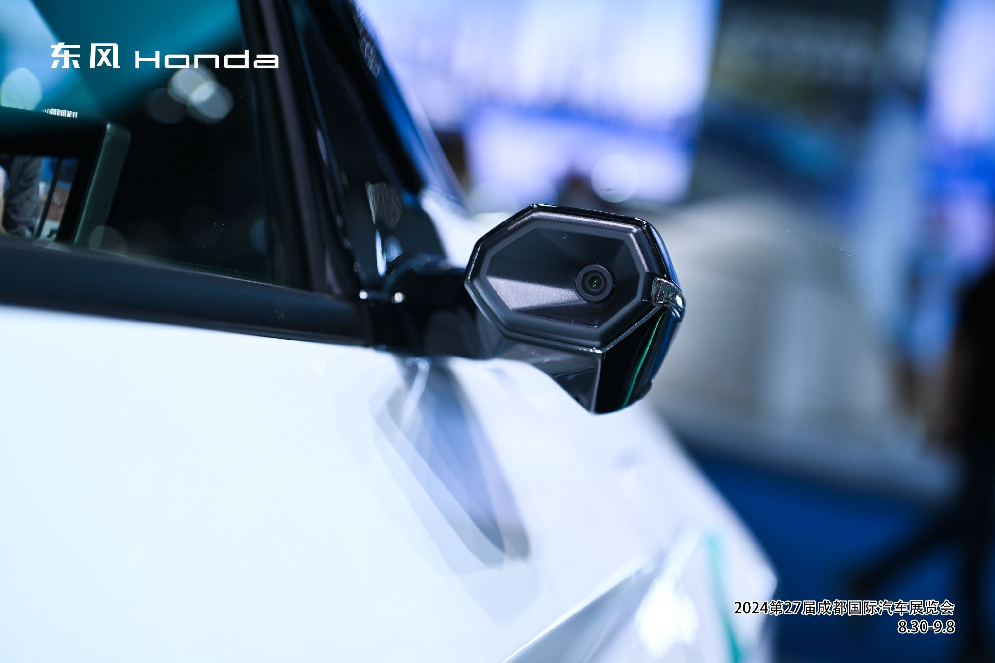 2024成都车展：东风本田灵悉L携手泡泡玛特发布定制版