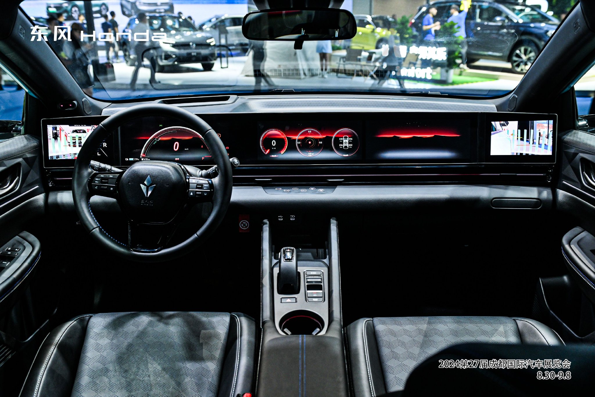 2024成都车展：东风本田灵悉L携手泡泡玛特发布定制版