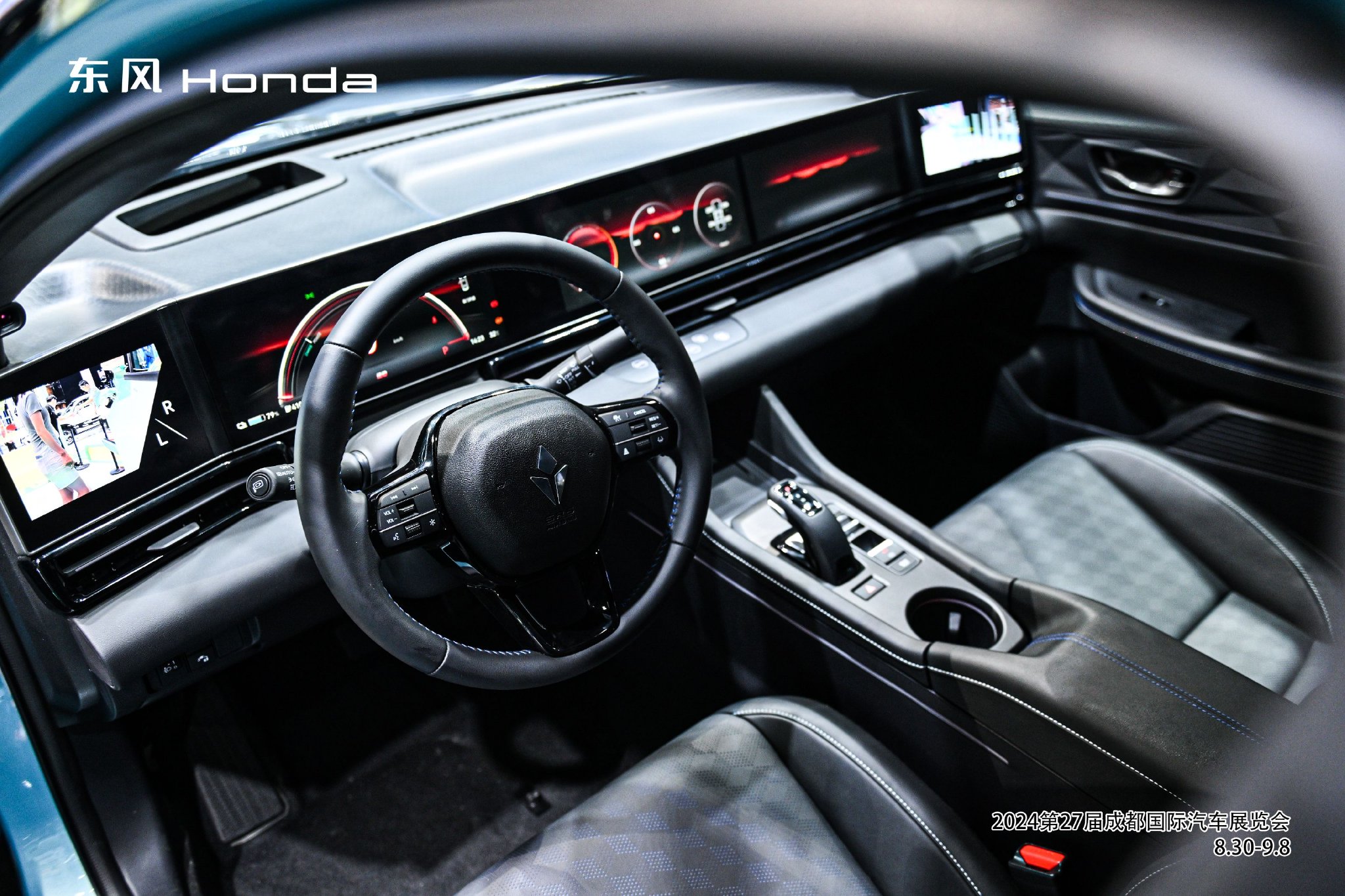 2024成都车展：东风本田灵悉L携手泡泡玛特发布定制版