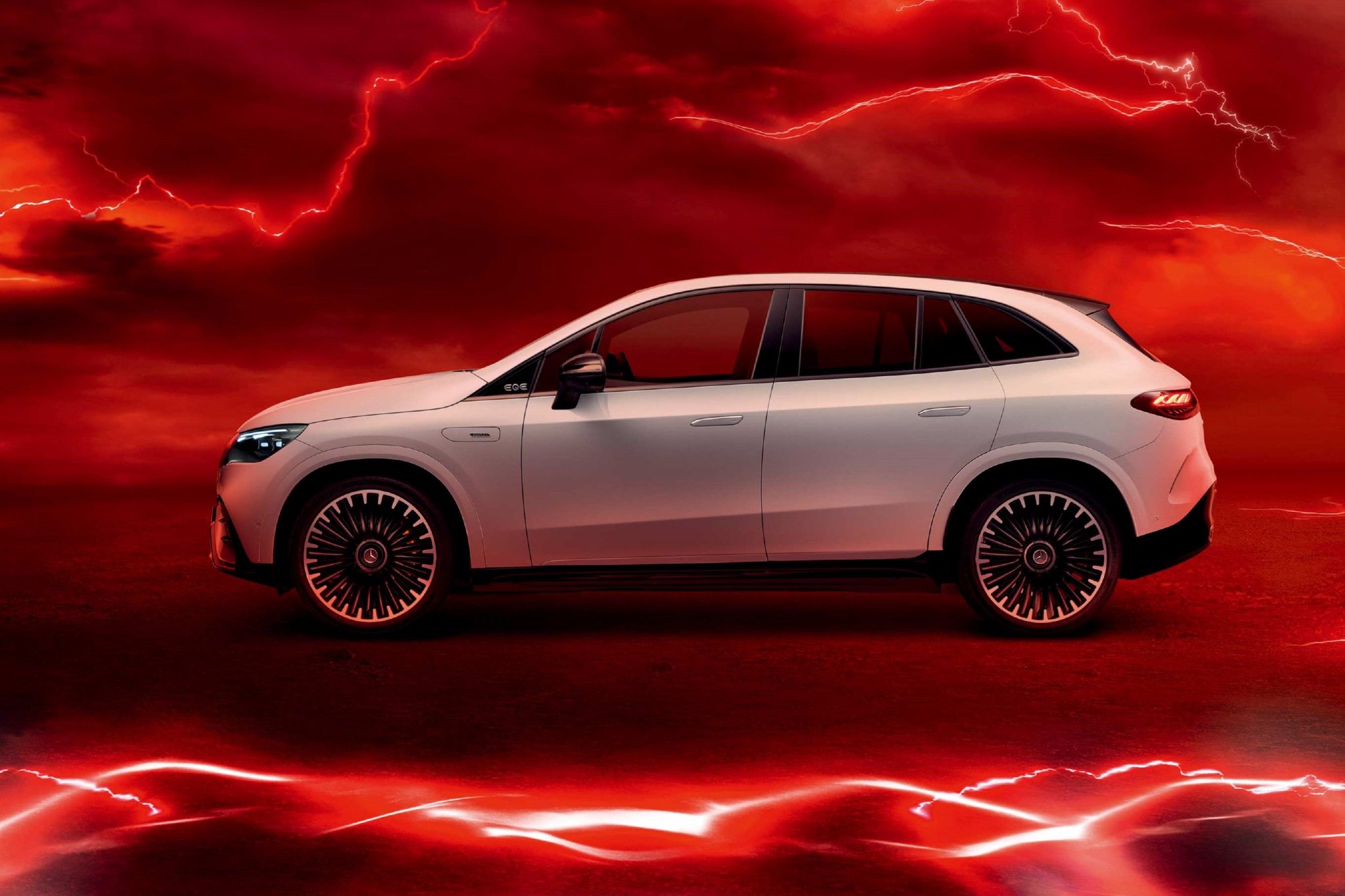 2024成都车展:梅赛德斯-AMG EQE 53 4MATIC+纯电SUV上市