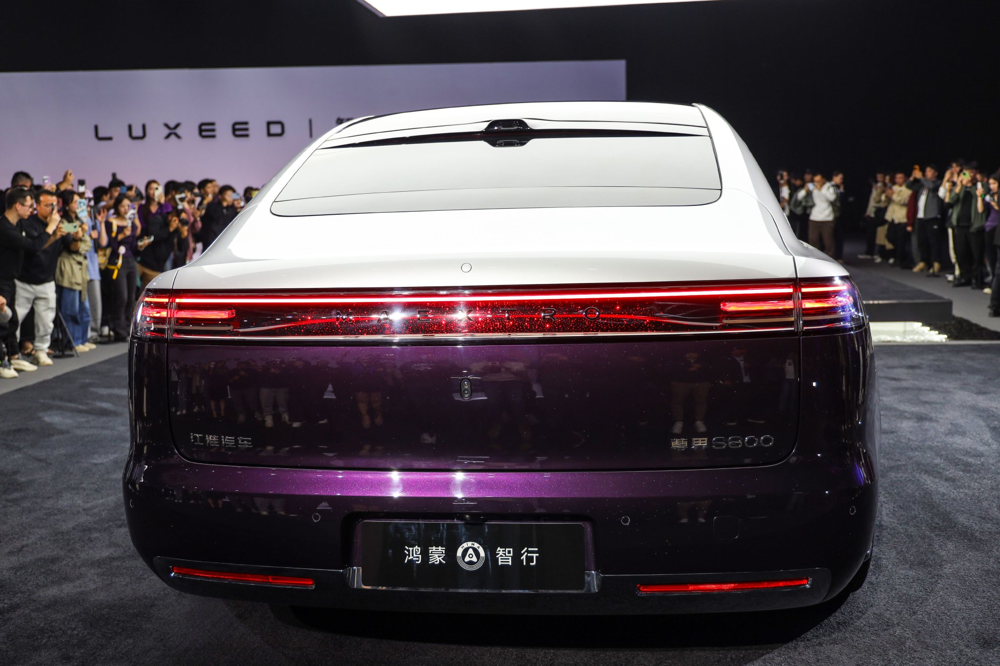 鸿蒙智行尊界S800开启预售 预售价100-150万元