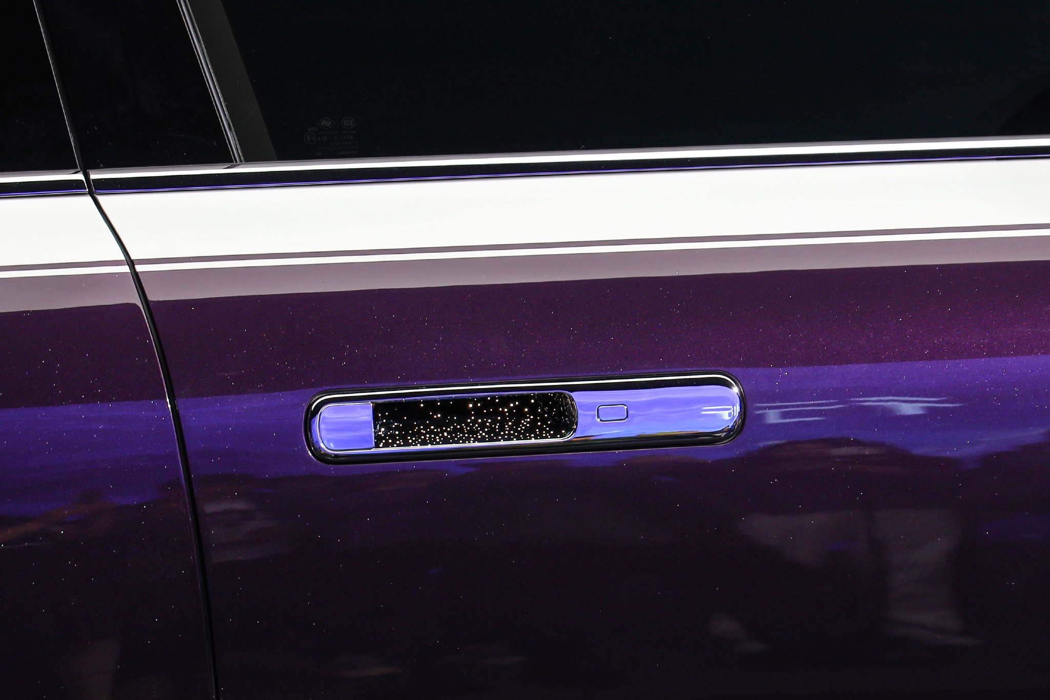 鸿蒙智行尊界S800开启预售 预售价100-150万元