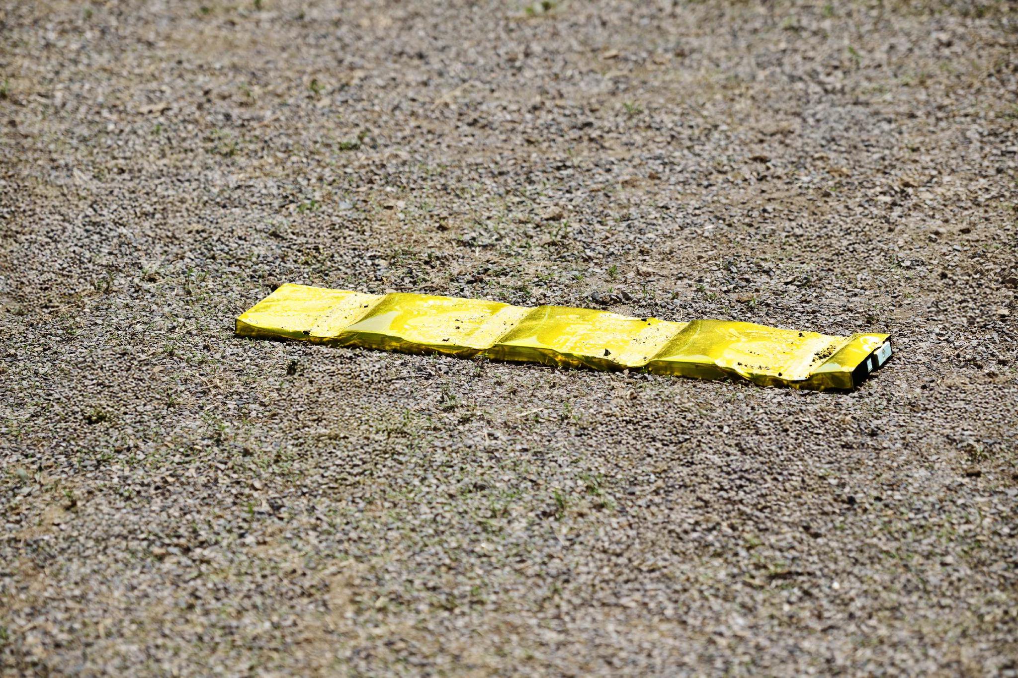 单块神盾金砖电池（电芯）经受36吨极限碾压后未起火、未爆炸