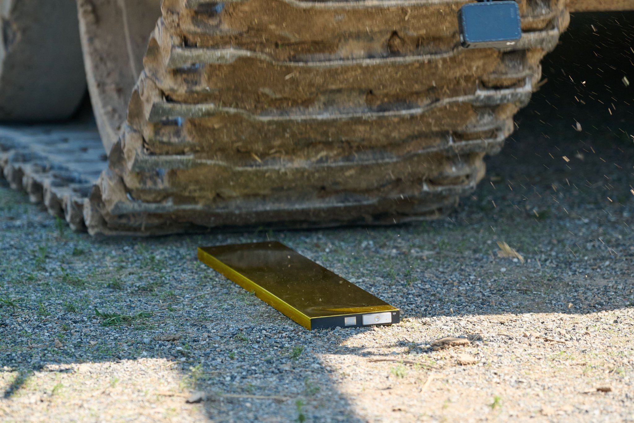 单块神盾金砖电池（电芯）碾压前