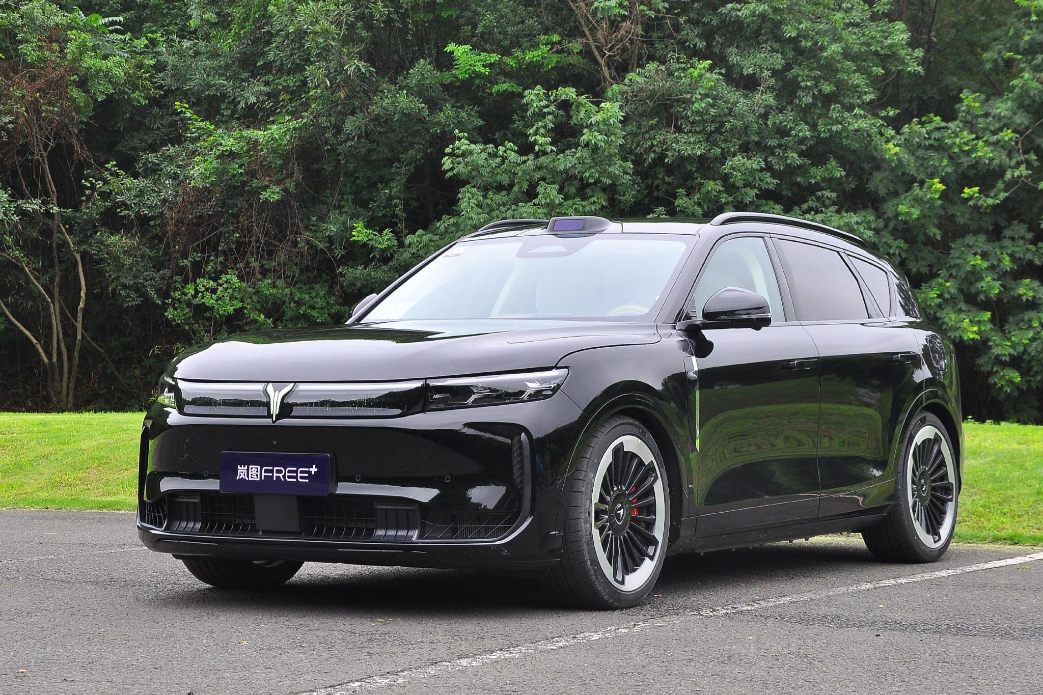 岚图拆箱日 华为乾崑ADS4与鸿蒙座舱黑科技