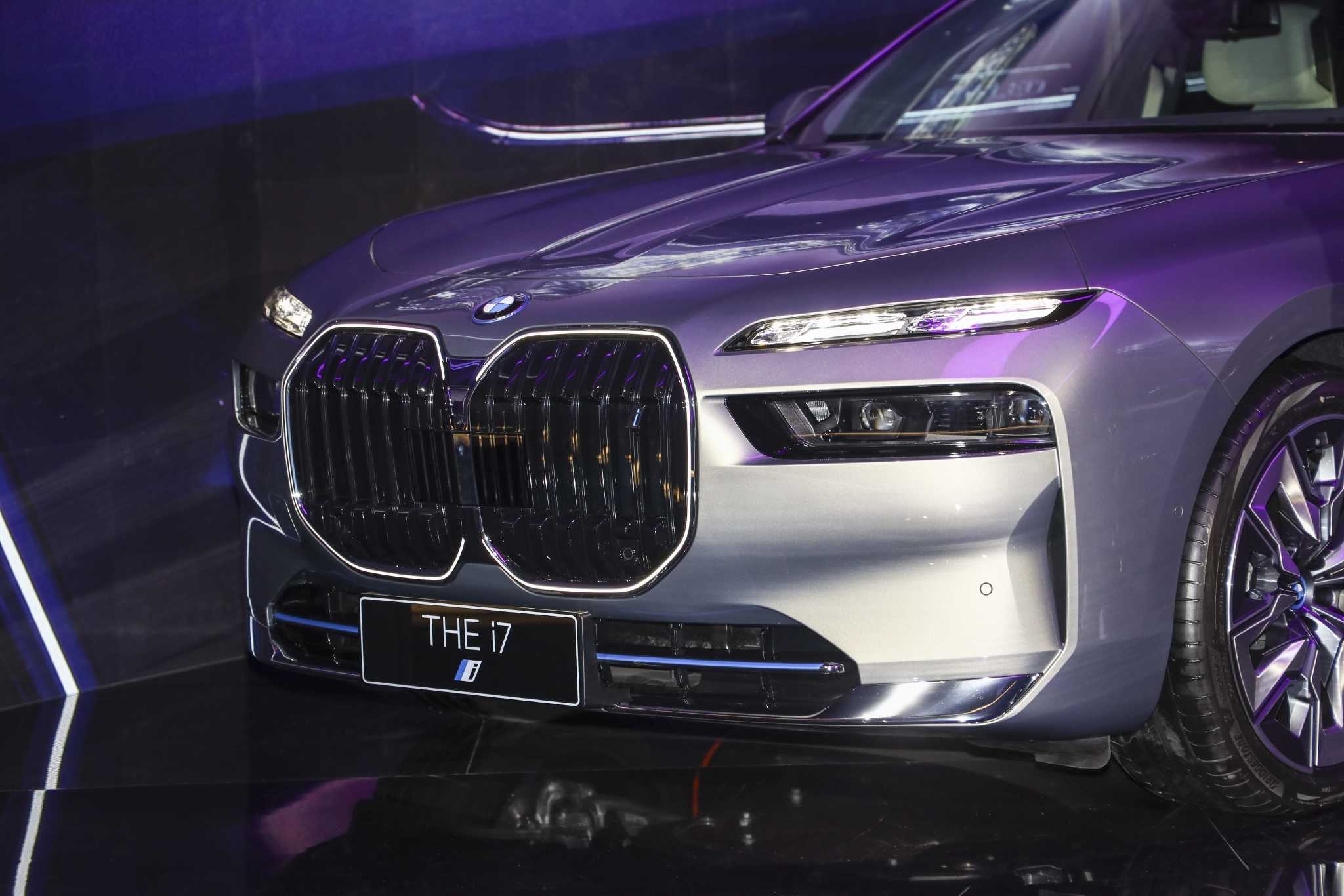 脱胎换骨静态体验bmw换代7系与全新i7