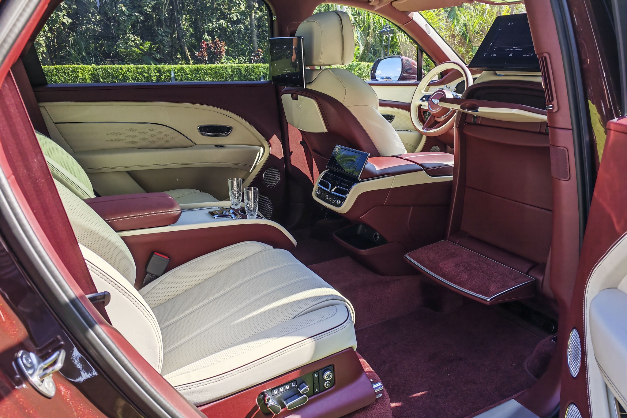 豪華與運動兼得 試駕賓利新添越長軸距版