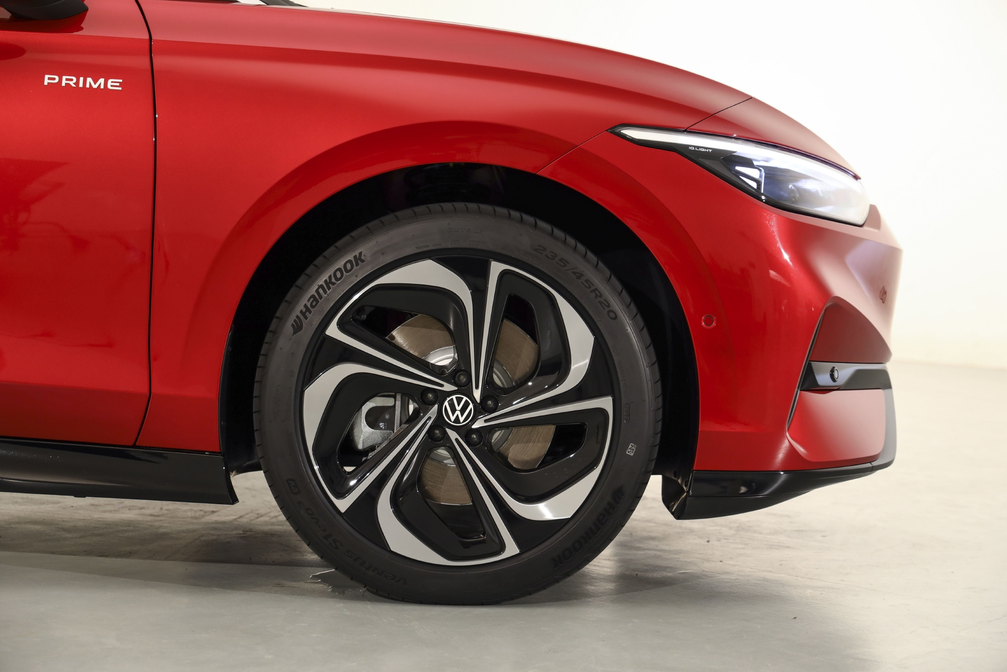 PRIME版搭配20寸轮毂以及EV专用轮胎