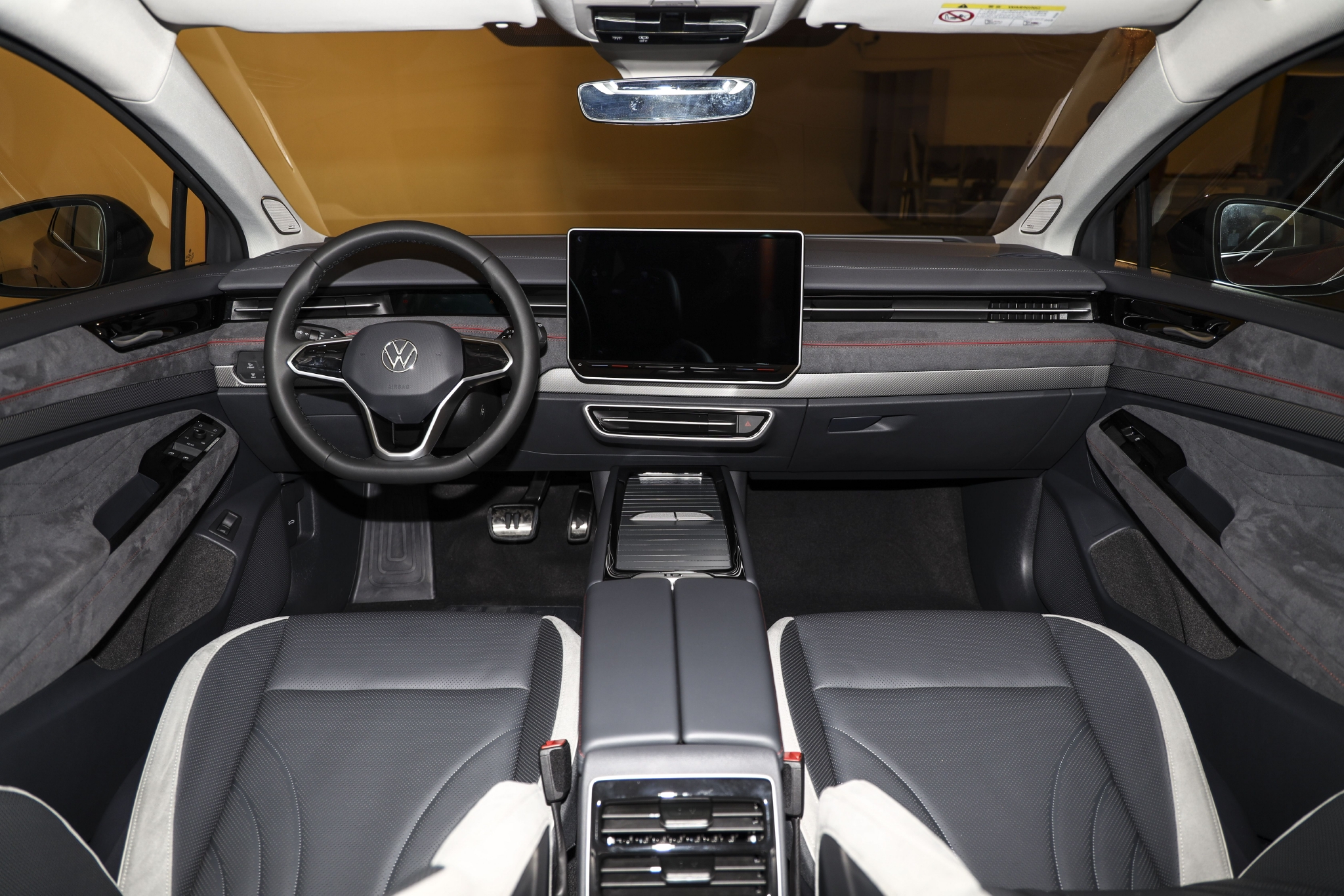 PRIME 版车型采用黑色内饰