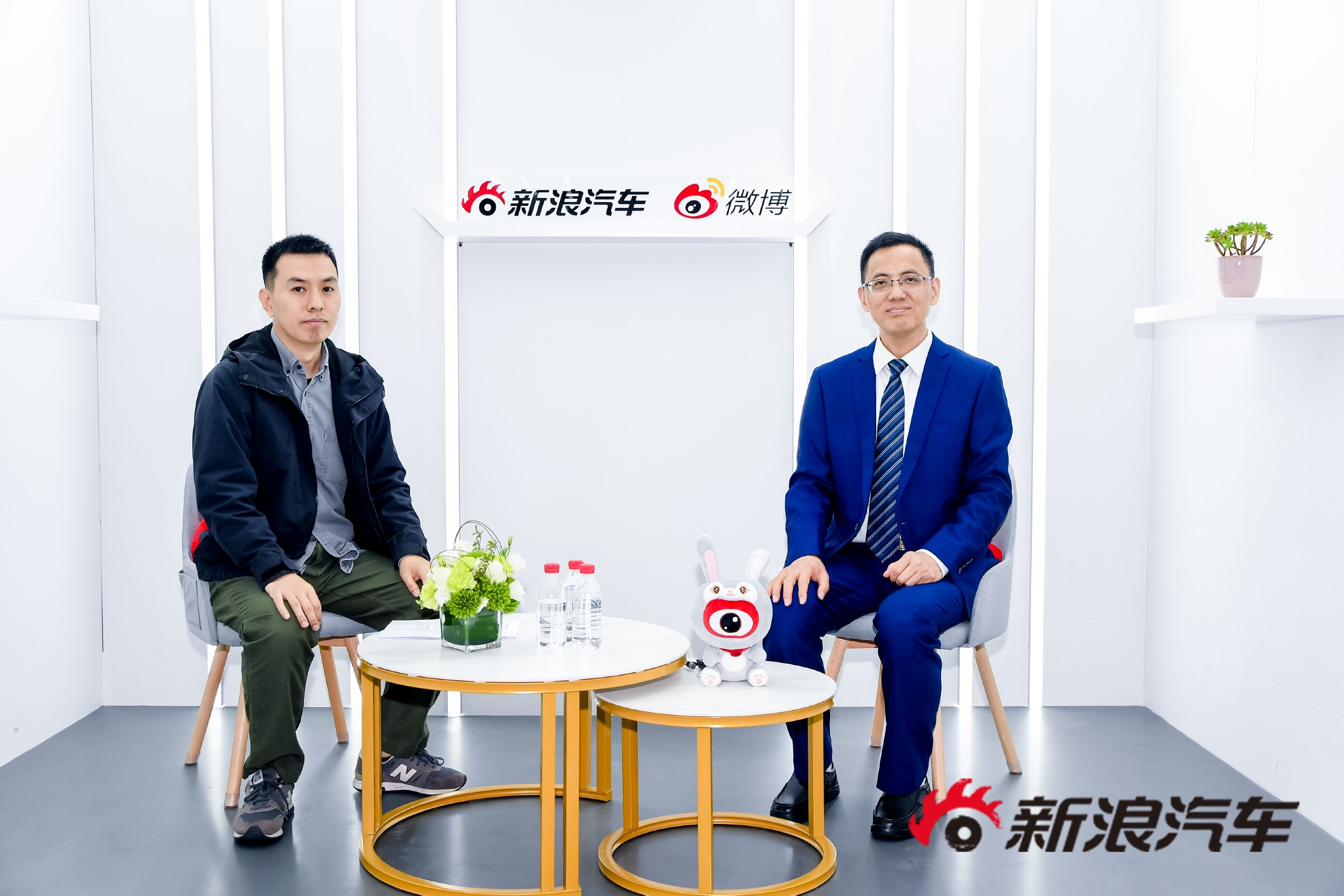 江淮钇为副总经理、营销公司总经理 汪光玉 （右）