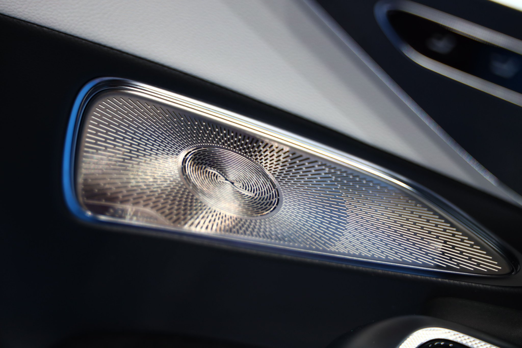 豪华与智能全面进化 全新奔驰长轴距E级车发布