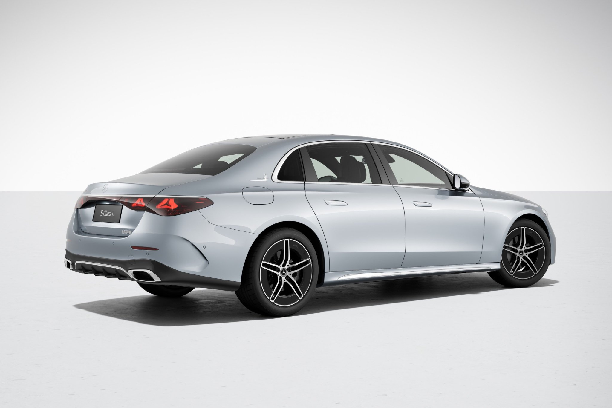 豪华与智能全面进化 全新奔驰长轴距E级车发布