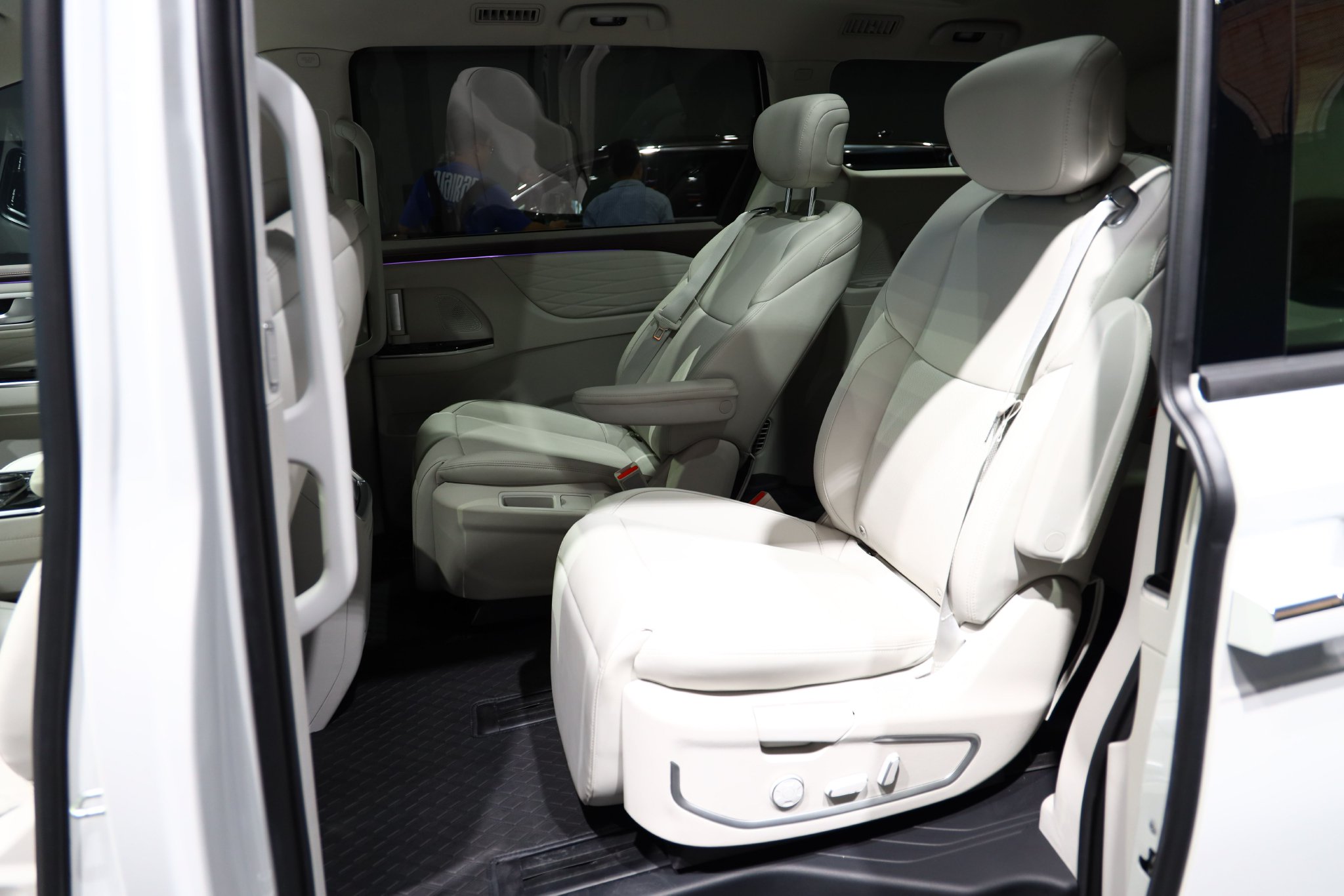 第二排座椅可前后大范围移动