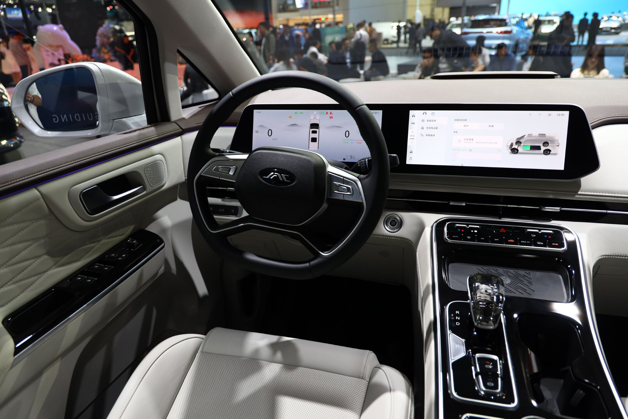 2023广州车展：静态体验江淮瑞风RF8