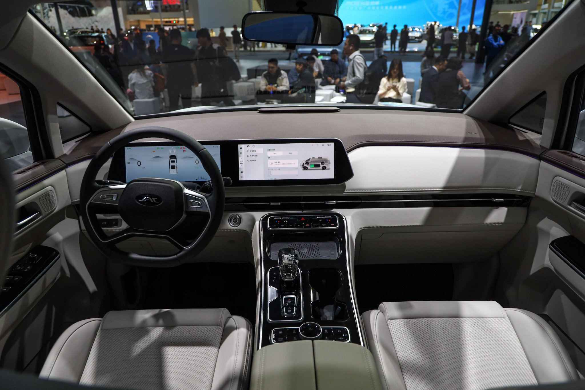 2023广州车展：静态体验江淮瑞风RF8